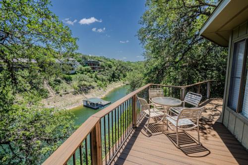 Lakeway House | Lakefront Bungalow with Community PoolHot Tub #8