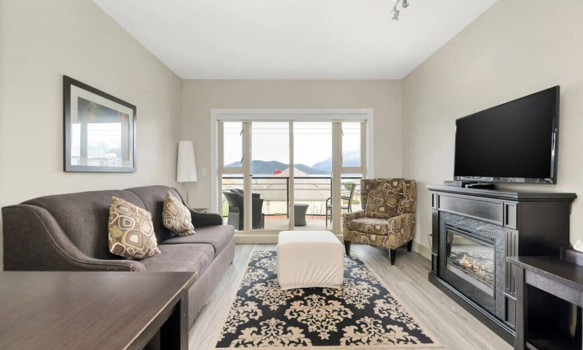 Harrison Hot Springs Apartment | Lakefront Lux 2BR Symphony Of Comfort/Style For 12