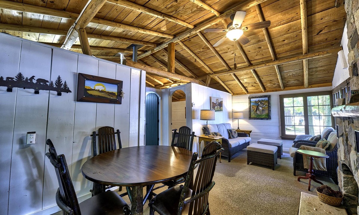 Levering Cabin | Lakefront Cabin for 4 | Private Beach, Kayaks & Fire Pit