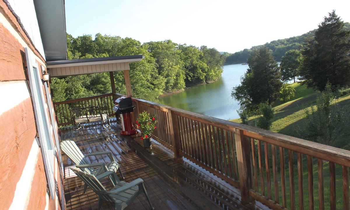 Dandridge Cabin | LakeFront Cabin Private Dock wk in July avail nr Smoky Mtn ez access from I-40