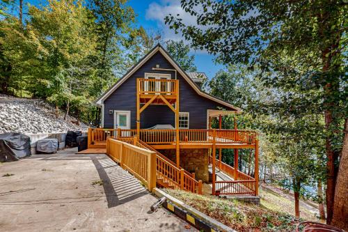 Big Creek House | Lakefront Cabin Sleeps 14 - 2 Level Dock - Sun Deck