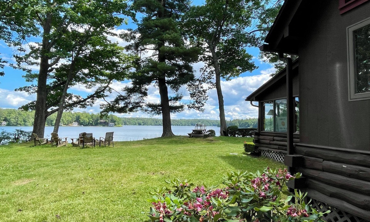 Brookfield Cabin | Lakefront cabins for family and friend gatherings