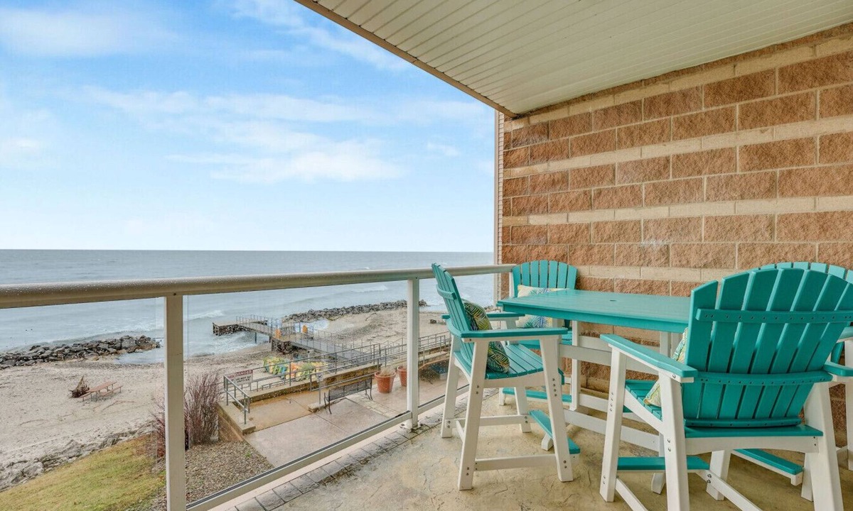 Geneva-on-the-Lake Apartment | Lakefront Condo, Balcony, Pool, Beach, Wineries