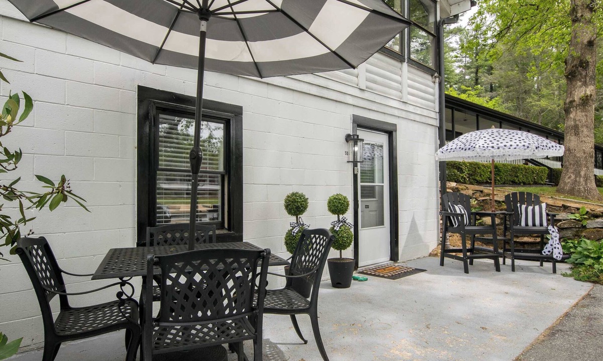 Flat Rock Condo | Lakefront Condo w/King Bed + Free Tix | Pool