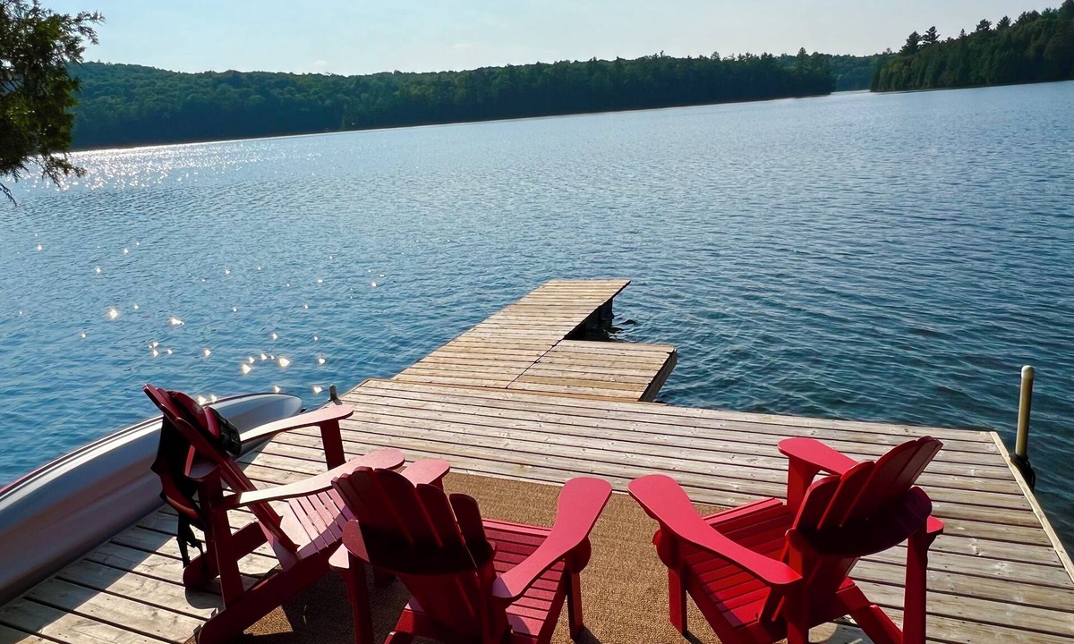 North Frontenac Cottage | Lakefront Cottage in North Frontenac – 3 Bedroom Retreat with Stunning Sunsets!