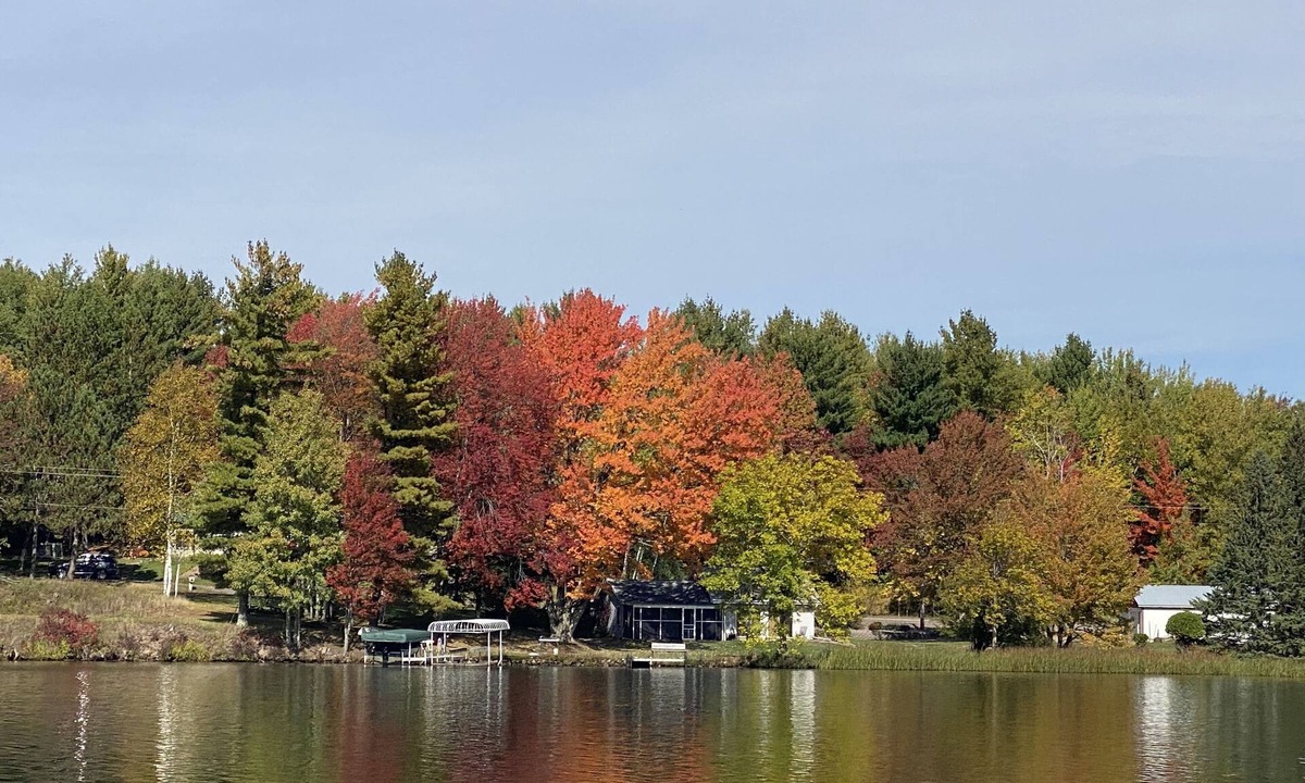Phillips Cottage | Lakefront cottage w/convenient access to restaurants, atv and snowmobile trails