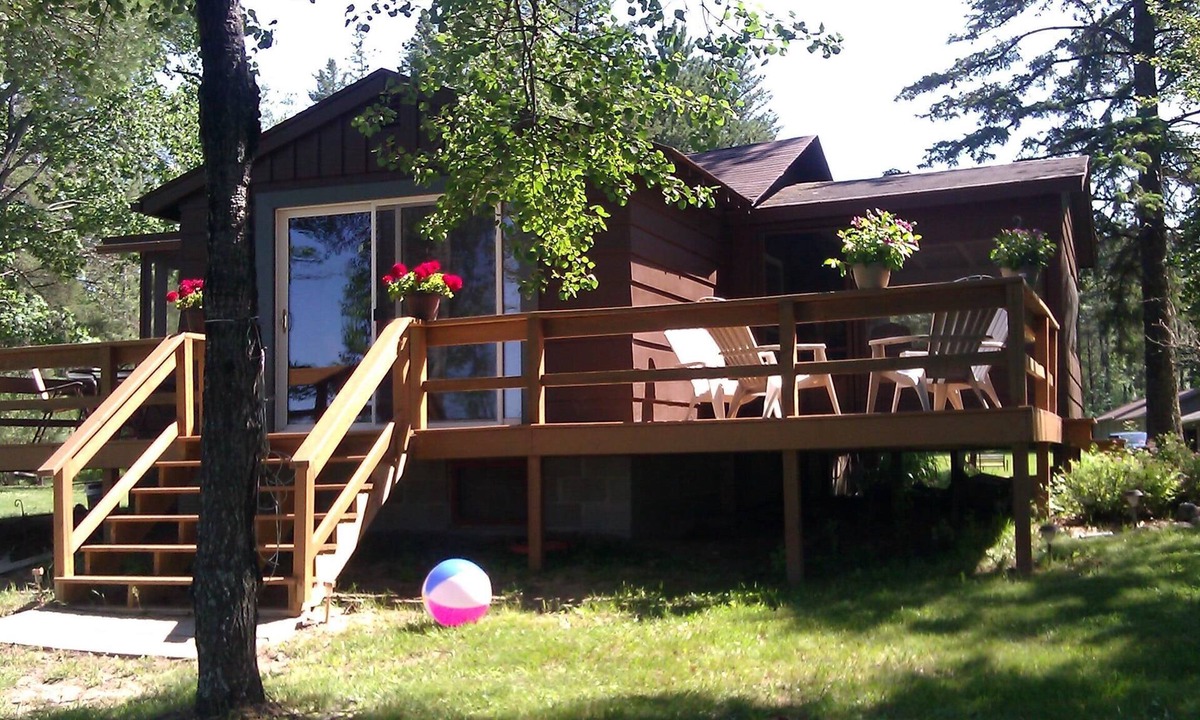 Rhinelander Cabin | LAKEFRONT ~DIRECTLY on LkThompson Rhinlander OPEN JULY 10-17 Swim Boat Fish& Fun