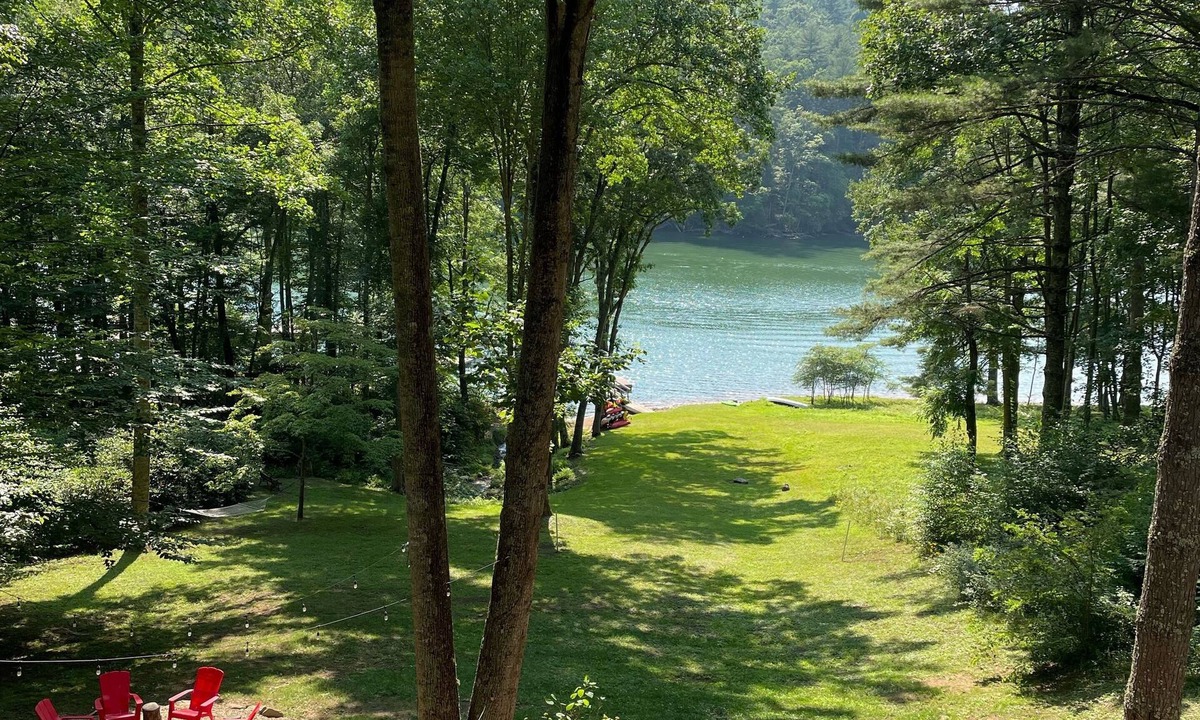 Cullowhee House | LAKEFRONT & DOCK-Dog Welcome! Get your early booking DISCOUNT before it expires!