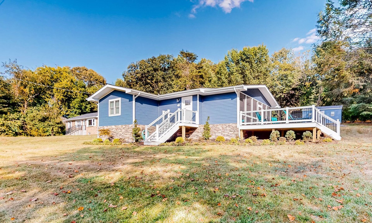 Mineral House | Lakefront, dog-friendly home with dock, paddleboards & firepit