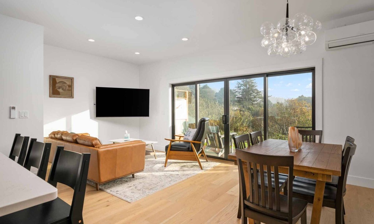 Rockaway Beach House | Lakefront Escape 2min Walk to Beach, Sleeps 8 Pet Friendly, Spa Style Bath Entire Townhome (unit1)