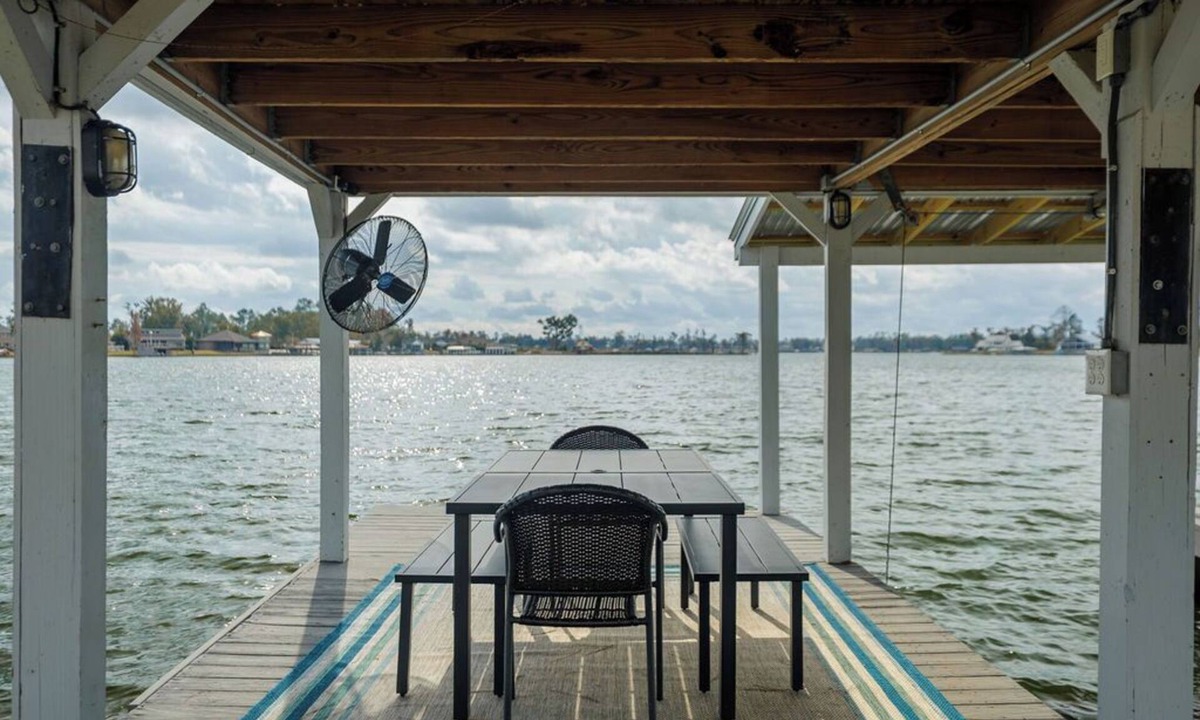 Lake Park House | Lakefront Escape Large Dock, Swings, Screened Porch and Stunning Sunset Views