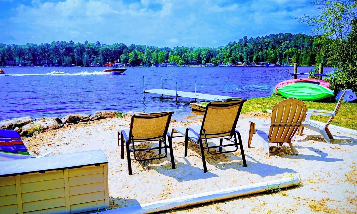 Harrison Cottage | Lakefront/Espresso/Wifi/Games Stocked/Beach/kayaks hammocks/cornhole Darts/Pet