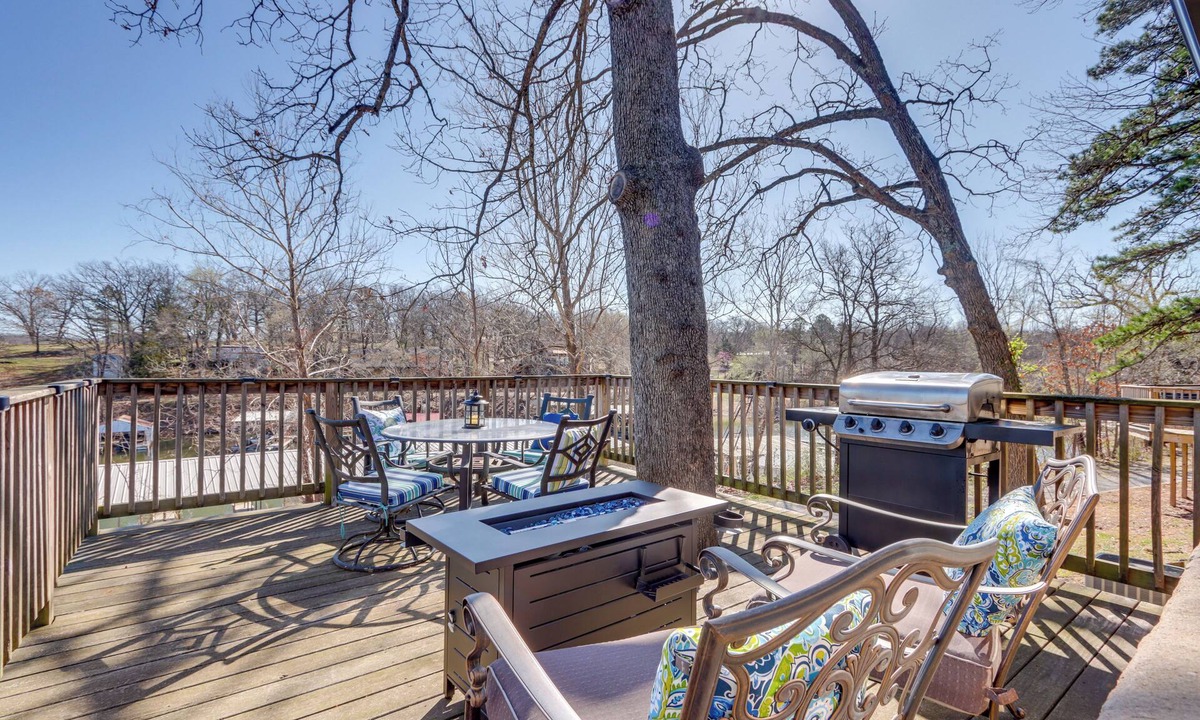 Tia Juana Cabin | Lakefront Eucha Escape w/ Views & Boat Slip!