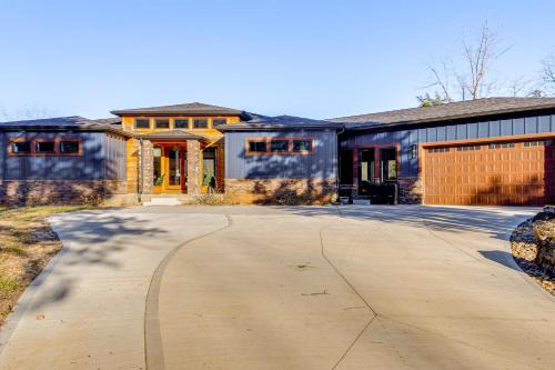 Jacksboro House | Lakefront Gem: Dock & Hot Tub in Jacksboro