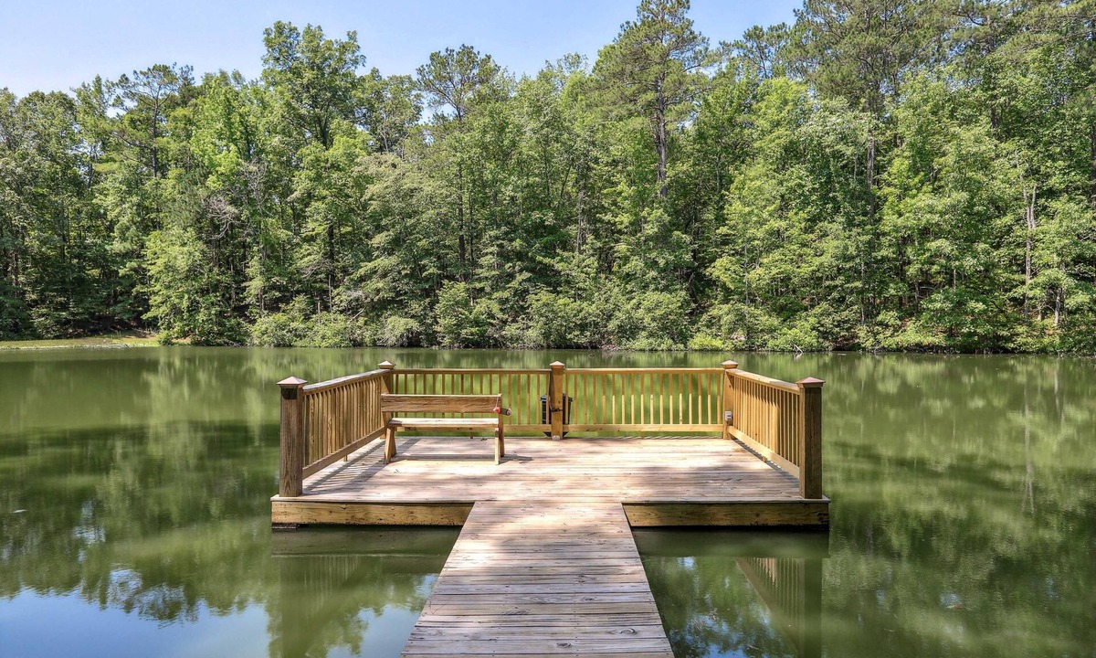 Pine Mountain Valley Cabin | Lakefront Hamilton Cabin w/Dock & Fire Pit!