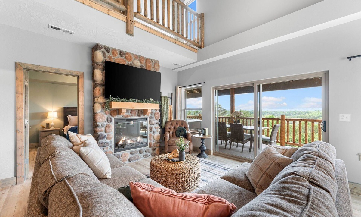 Branson House | Lakefront Haven with Indoor & Outdoor Pool Access, Hottub & Gym