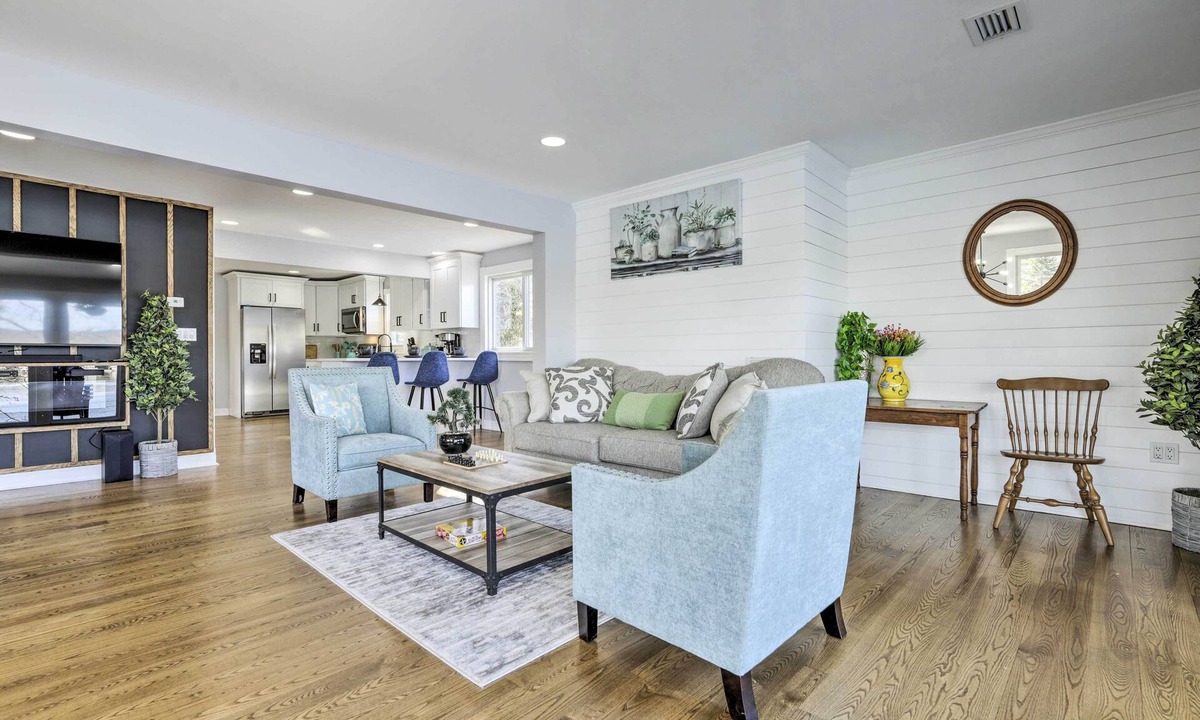 Lake Pocotopaug House | Lakefront Home: 2 Mi to Air Line State Park Trail!