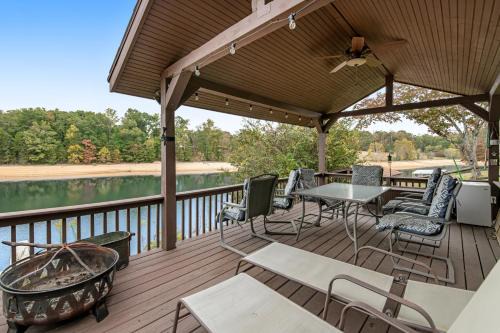 Jefferson City House | Lakefront Home Dock Covered Deck Fire Pit Dogs OK