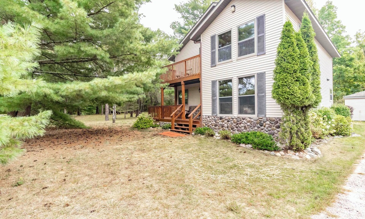 Friendship House | LAKEFRONT HOME ON CASTLE ROCK LAKE WITH PRIVATE PIER - PET FRIENDLY