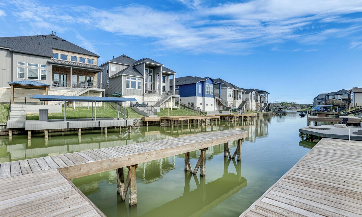 French Quarter Cottage | Lakefront Home on Lake Conroe w/Boat Dock & Views