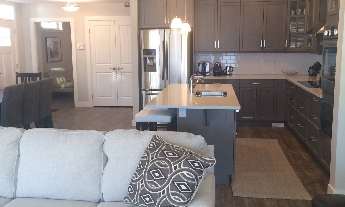 Osoyoos Cottage | Lakefront Home - Private beach in Osoyoos Cottages