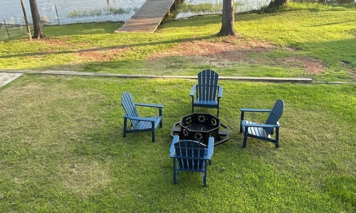 Milam House | Lakefront Home - Relaxing Escape
