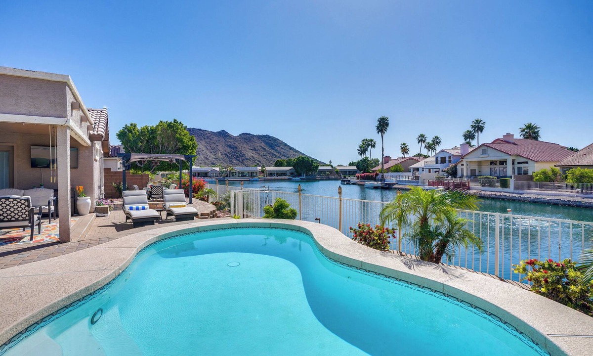 Arrowhead Lakes House | Lakefront Home w/Outdoor Oasis in Glendale!