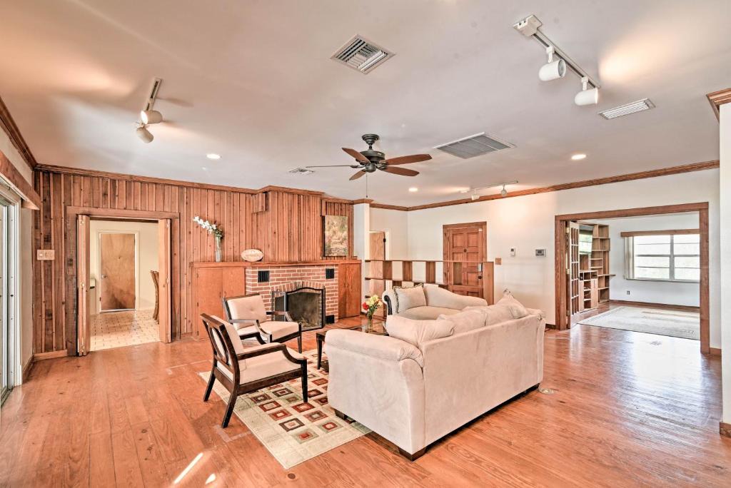 Lake Brant House | Lakefront Home with Private Pool, 13 Mi to Tampa