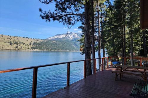 Joseph House | Lakefront home with wraparound deck modern appliances WiFI & dog-friendly