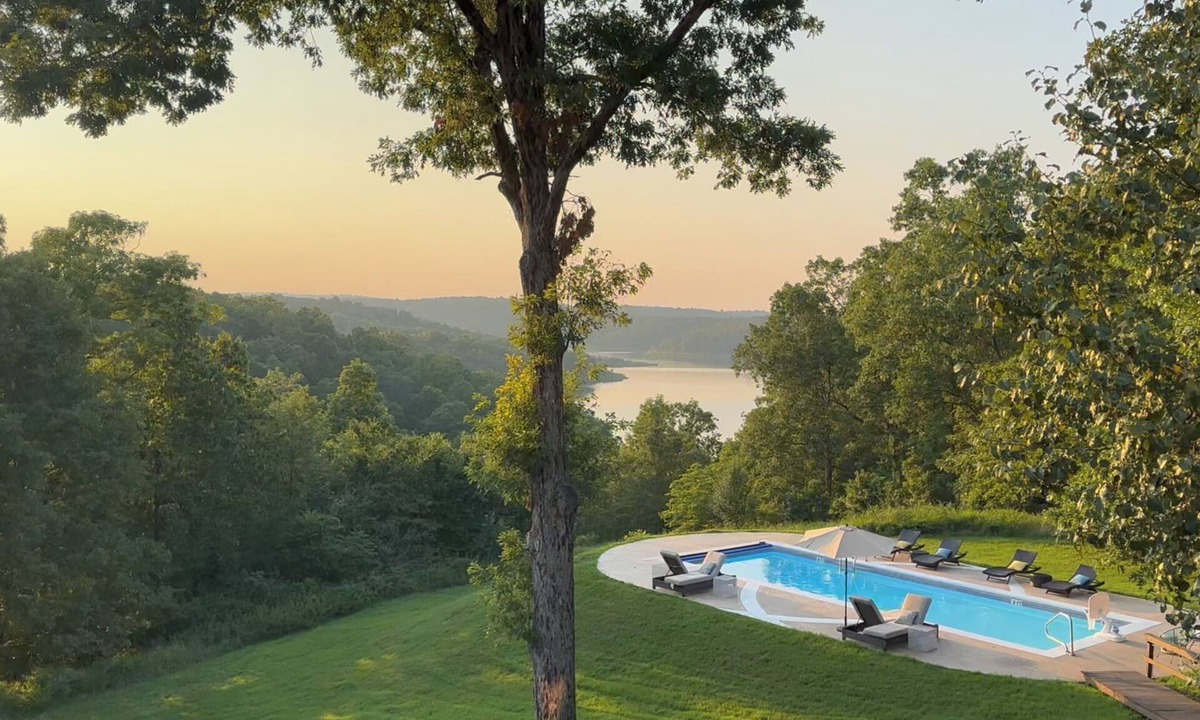 Mountain Home House | Lakefront House Sleeps 19 Heated Pool Frisbee Golf 7 mins to Marina