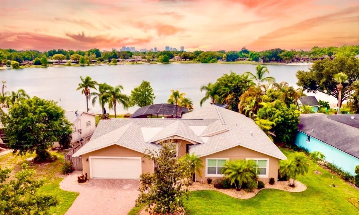 Dover Shores West House | Lakefront House w/Pool near Downtown Orlando. Spacious 4-Bedroom 3 Full Bath