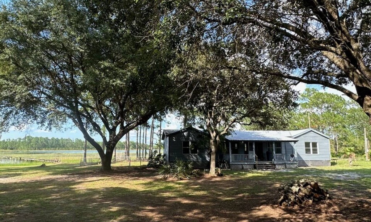 Astor House | Lakefront in Forest on 10 acres