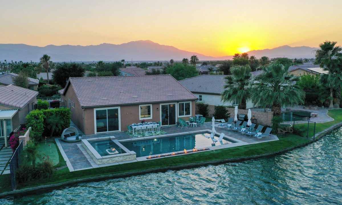Terra Lago House | Lakefront Large Saltwater Pool & Spa, 2 King beds, brand new fire features!