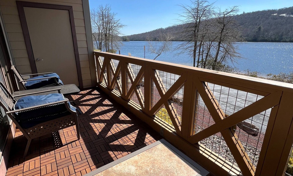Lake Harmony Condo | Lakefront located across from Big Boulder Resort with beautiful mountain views!