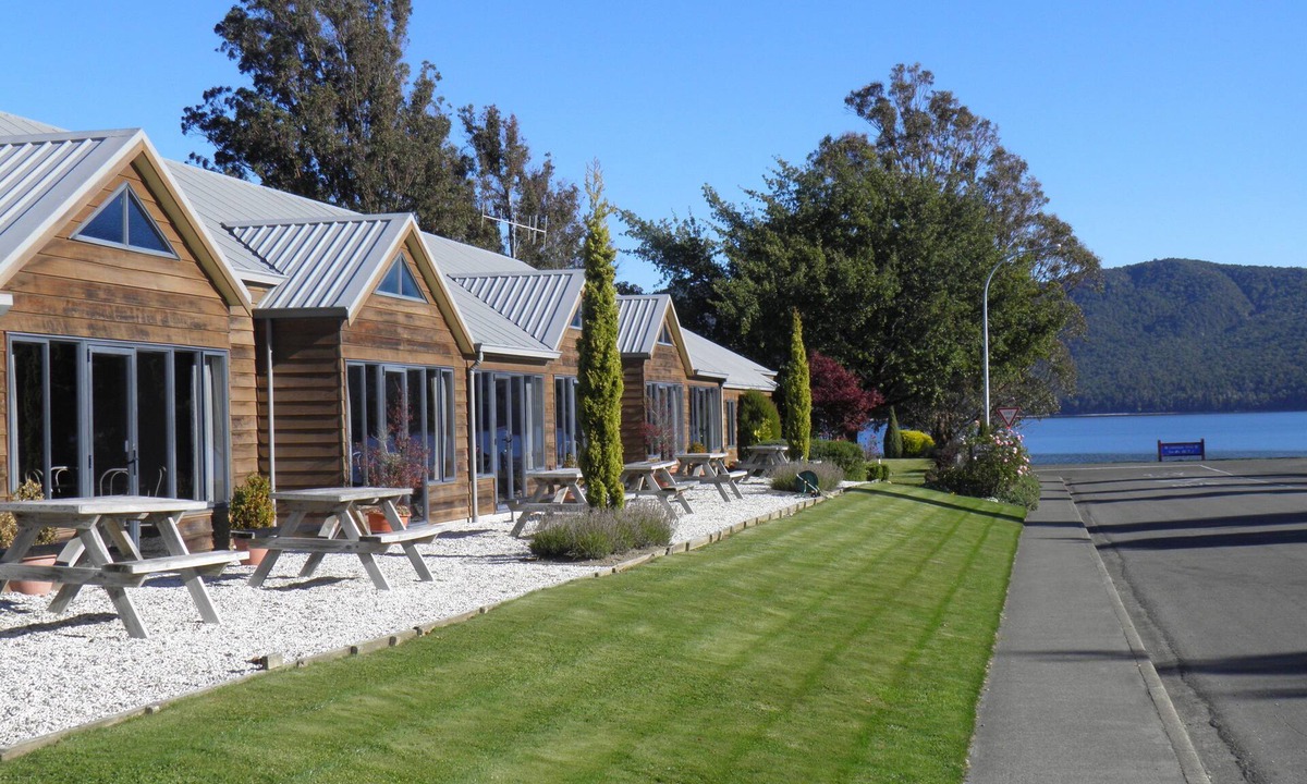 Te Anau Hotel | Lakefront Lodge