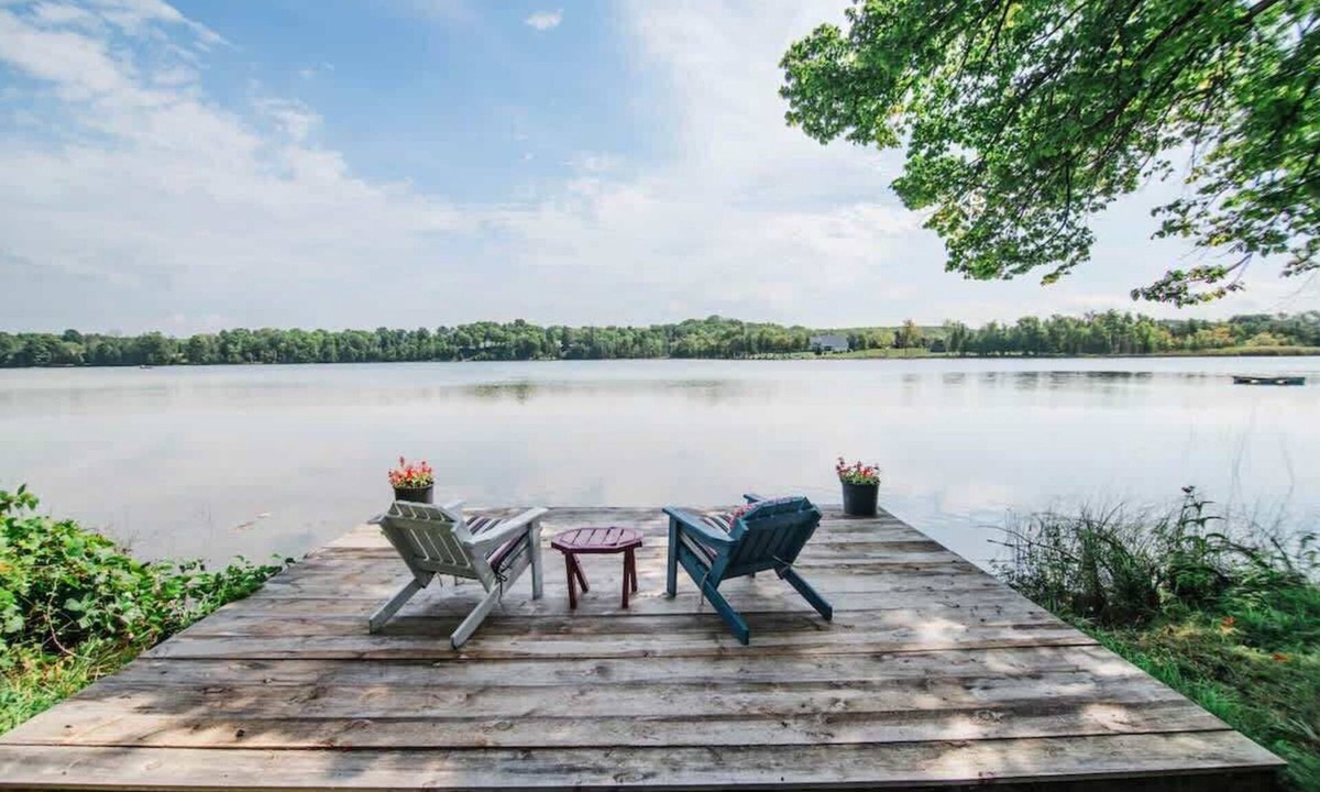 Charlevoix House | Lakefront Luxe Hideaway W/Hot tub!