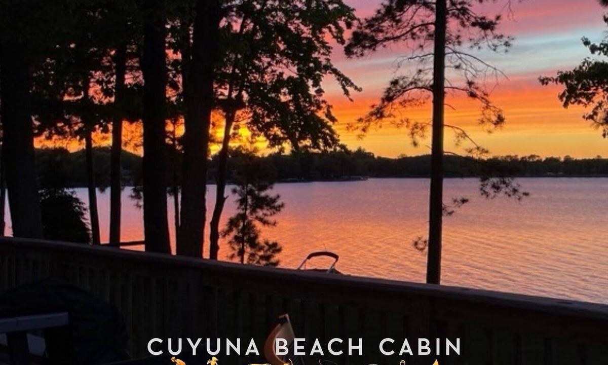 Crosby Cabin | Lakefront Luxe: Rustic-Chic Guesthouse with Hot Tub & Paddle Boards