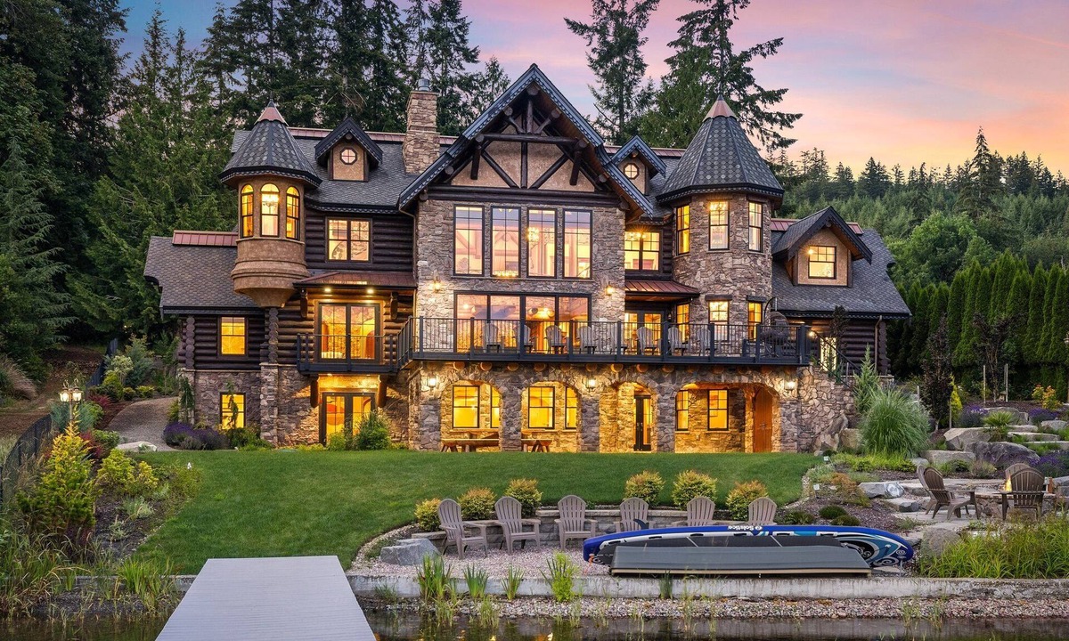 Olympia House | Lakefront Luxury Castle w/Hot Tub - Great for Groups, Gatherings, & Reunions!