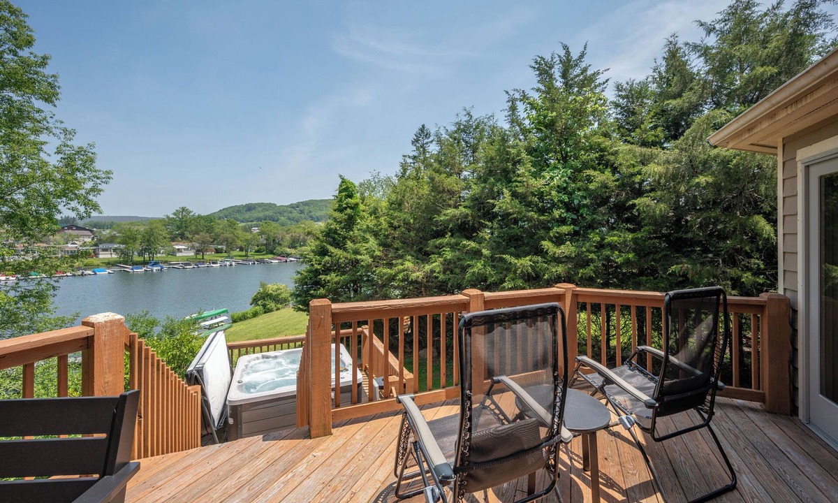 McHenry House | Lakefront Luxury Chalet w/Hot Tub & Dock