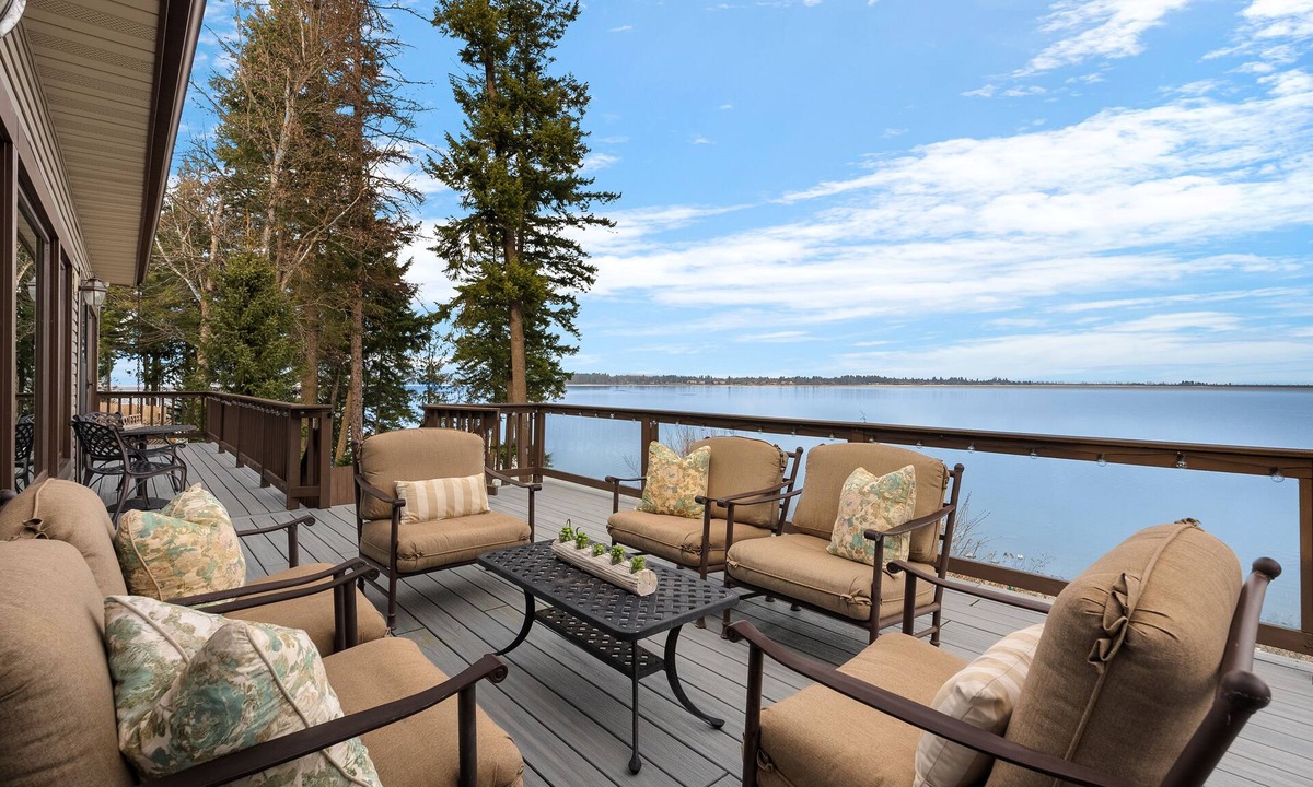 Sandpoint House | Lakefront Luxury -June Special - Private Beach & dock near Sandpoint -Sleeps 9