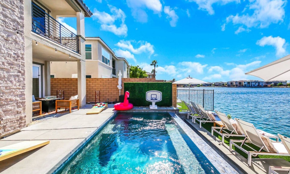 Terra Lago House | Lakefront new modern+ gameroom, next 2 golf+casino