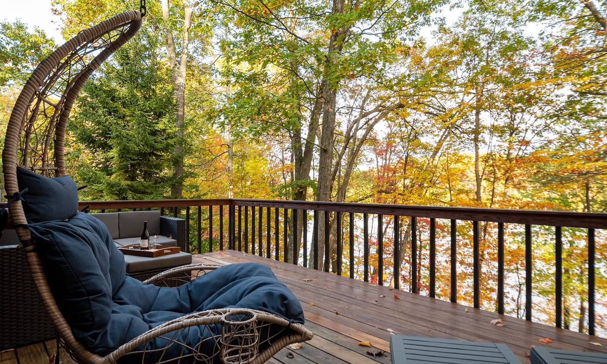 McHenry Ski Chalet | ✔ Lakefront paradise & lake toys included! Hot Tub~Dock~Game room & Fire-pit!