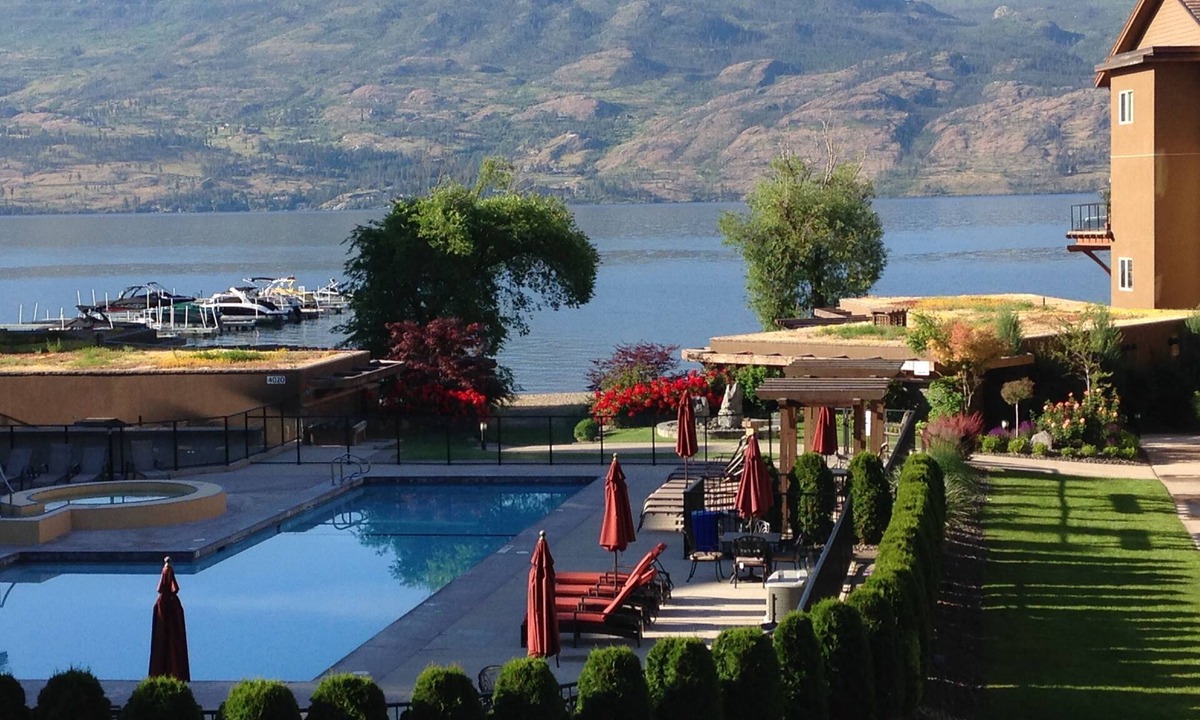 Westbank Condo | Lakefront, pool, hot tub, exc room. Book now for Aug 22 x 6 days and Sept 2026