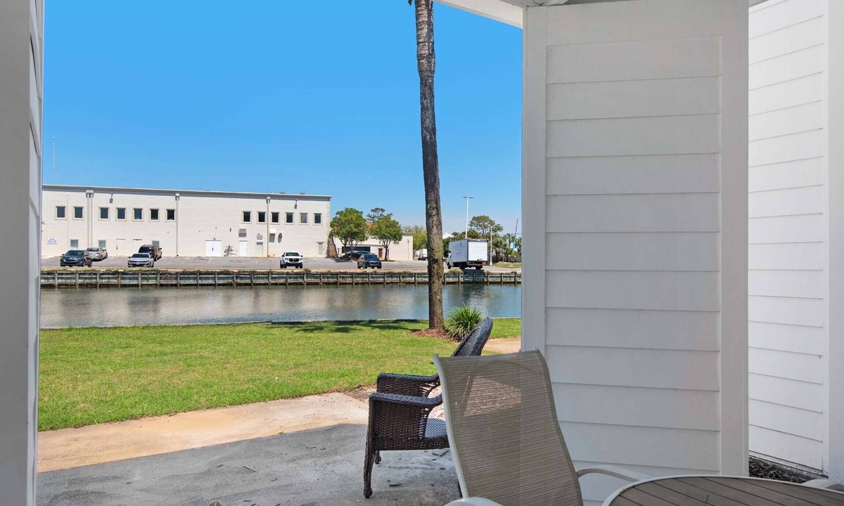 Holiday Isle House | 🌊LakeFRONT~Pool+Sauna~Walk2Beach~3BR Shoreline Towers Townhouse #4-4