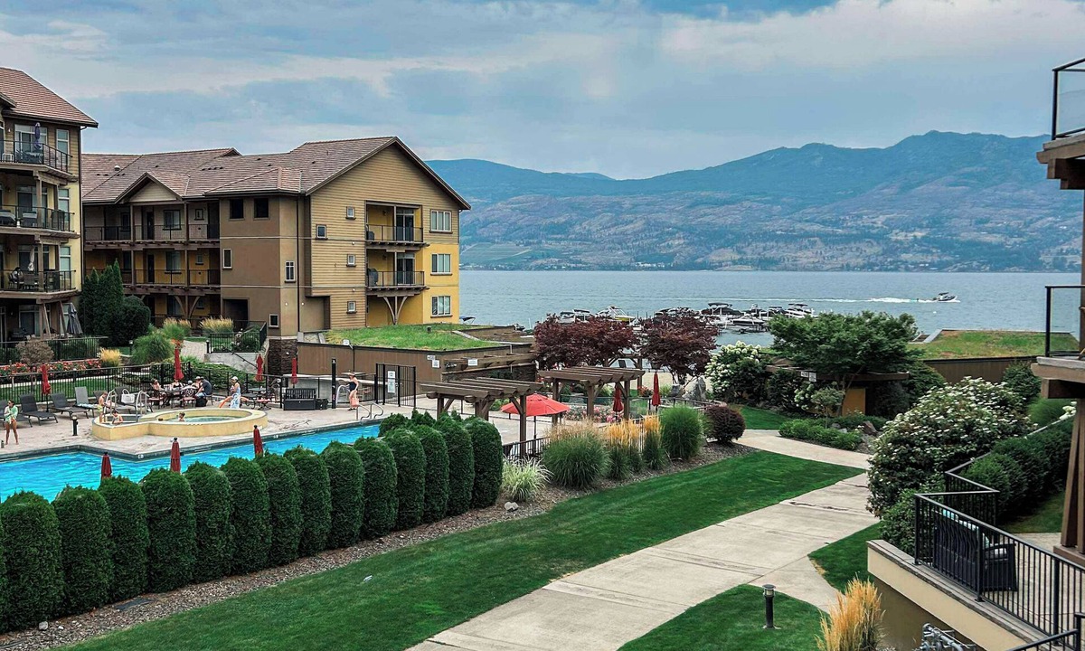Westbank Condo | *LAKEFRONT + POOL VIEW* 3br/2bath Spacious + Beautiful Condo