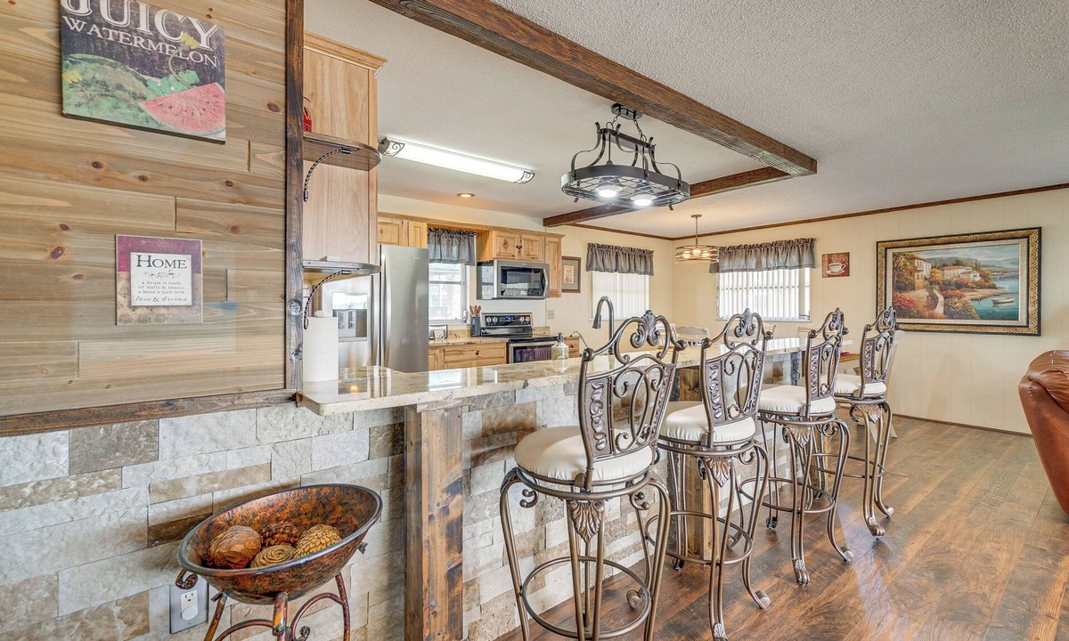 Hernando Cottage | Lakefront & Poolside! Family Retreat in Hernando