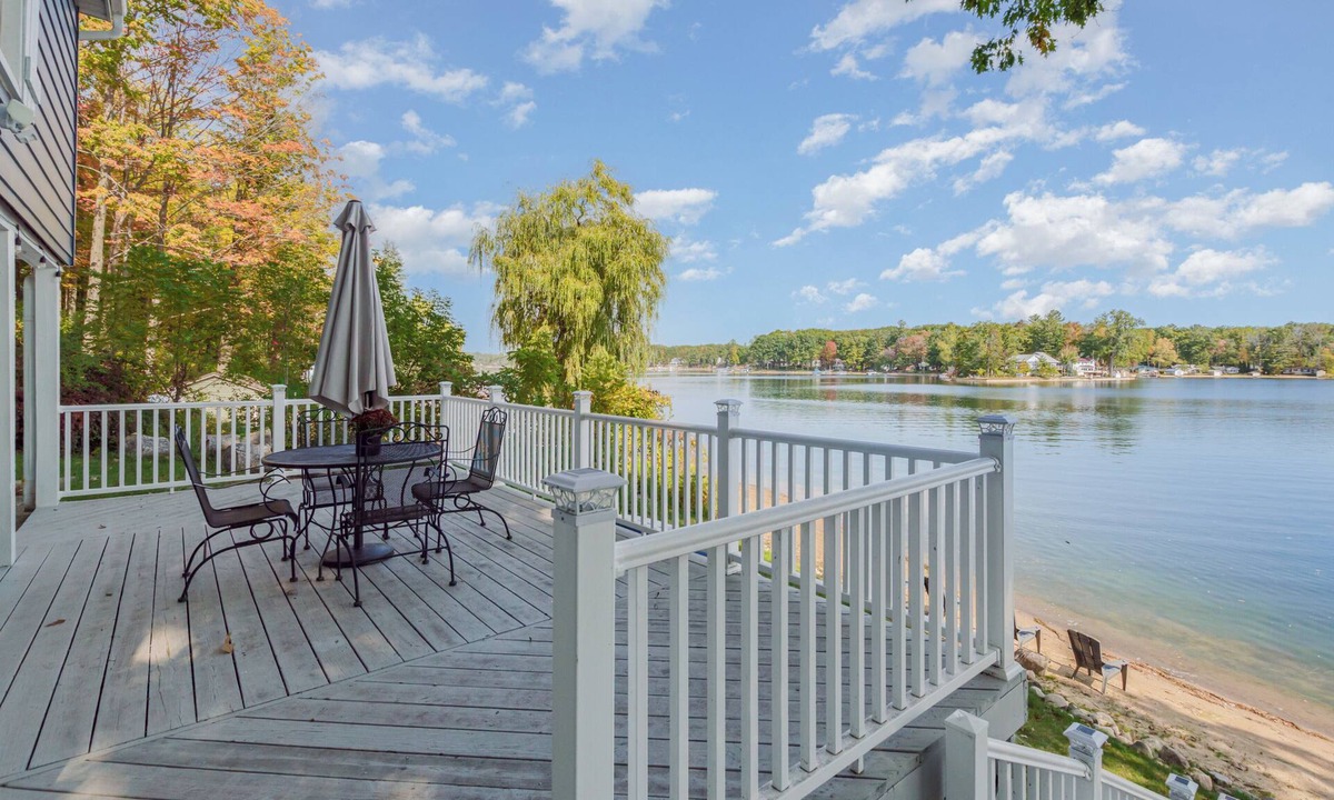 Harrison House | Lakefront, Private Beach on stunning Budd Lake, Kayaks, Fire Pit.