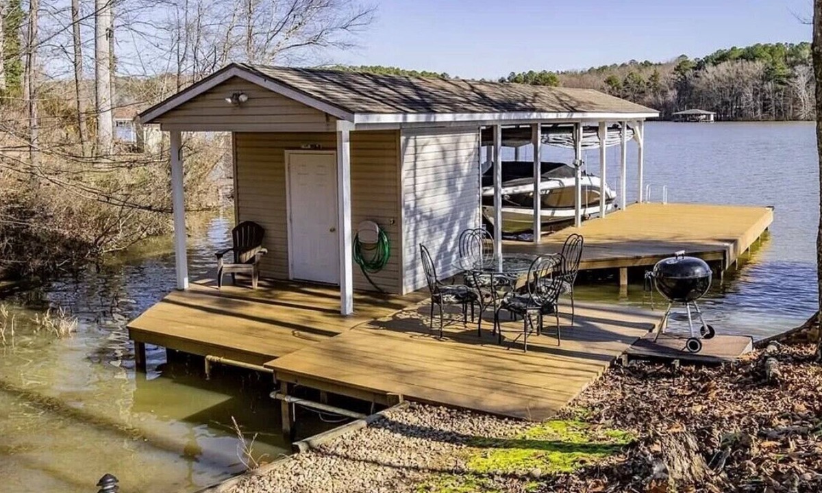Wise House | Lakefront, Private Dock, Quiet Cove- Lake Gaston- New Rental as of 2024