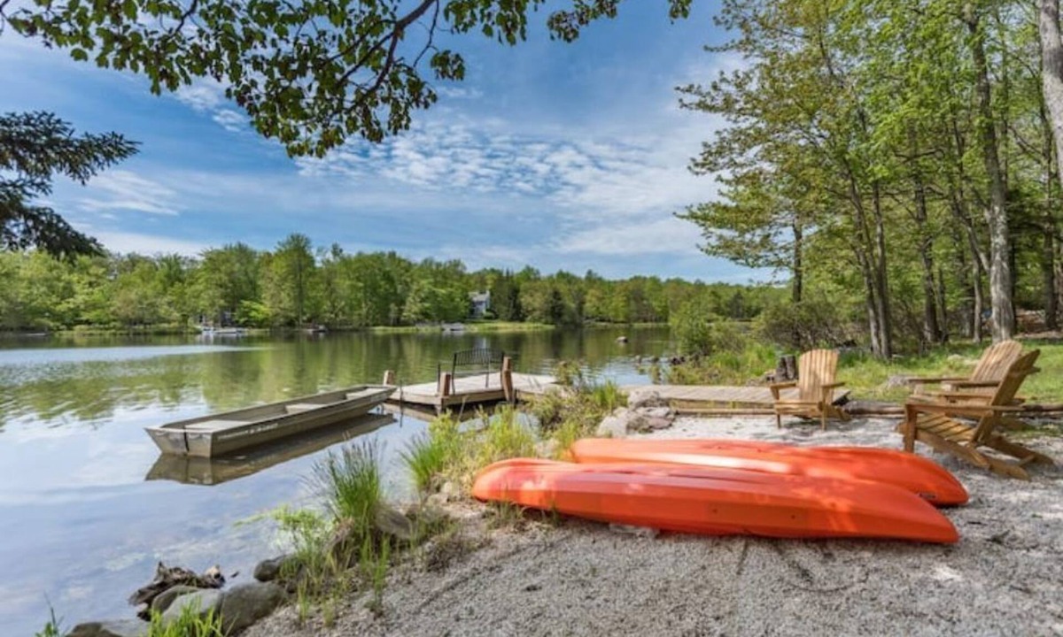 Tobyhanna House | Lakefront - Private Dock, Pool, Boat, Kayaks, Fire Pit, Game Room