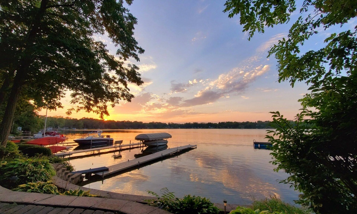 Bassett House | Lakefront Private Family Beach Retreat!